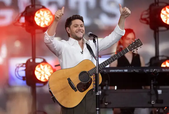 One Direction влиза в Love Island