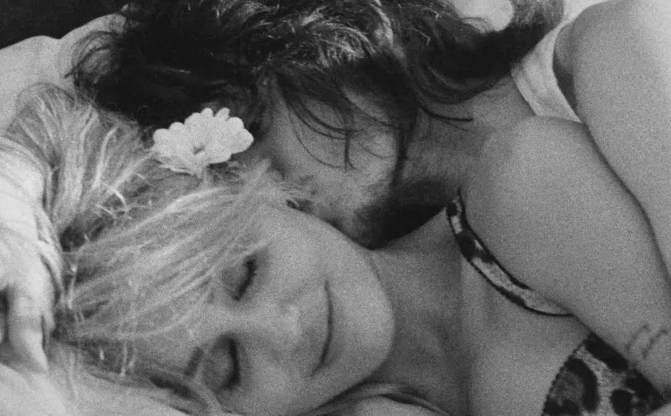 Майли Сайръс и Макс Морандо се вихрят в „Let’s Get Married“