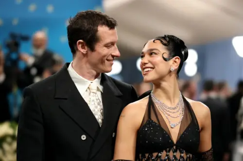 Dua Lipa се омъжи за Callum Turner