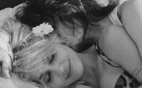 Майли Сайръс и Макс Морандо се вихрят в „Let’s Get Married“