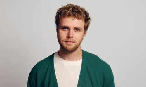 Alex Warren сподели видеото към 